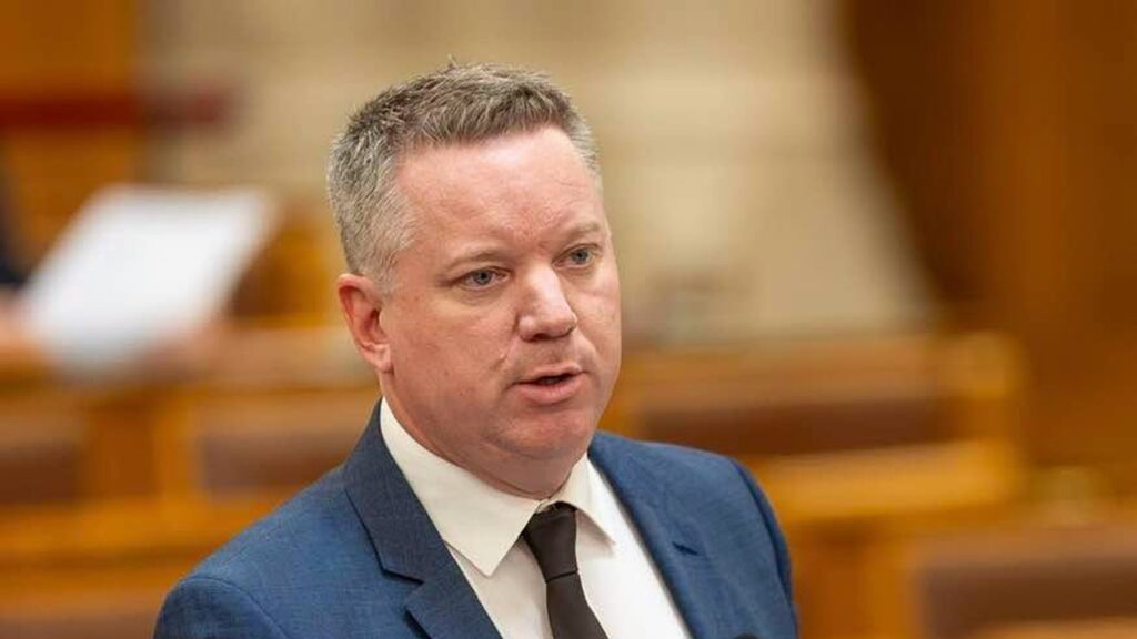 Pósfai Gábor belügyminiszter felszólal az Országgyűlésben