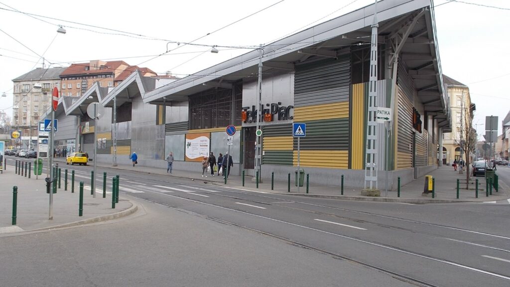 A Teleki téri Piac épülete a Teleki László téren, Józsefvárosban