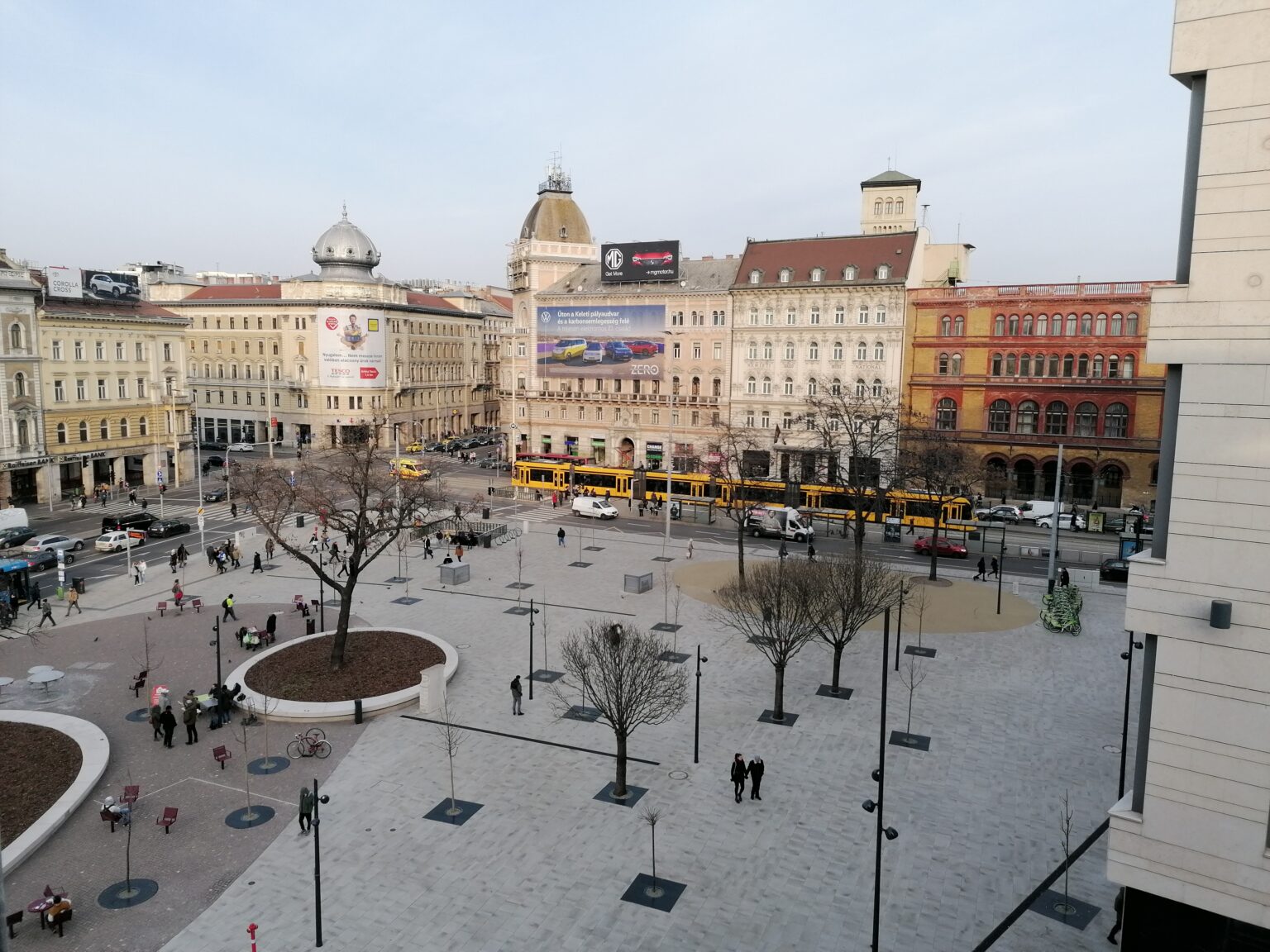 A felújított józsefvárosi Blaha Lujza tér felülről, 2023
