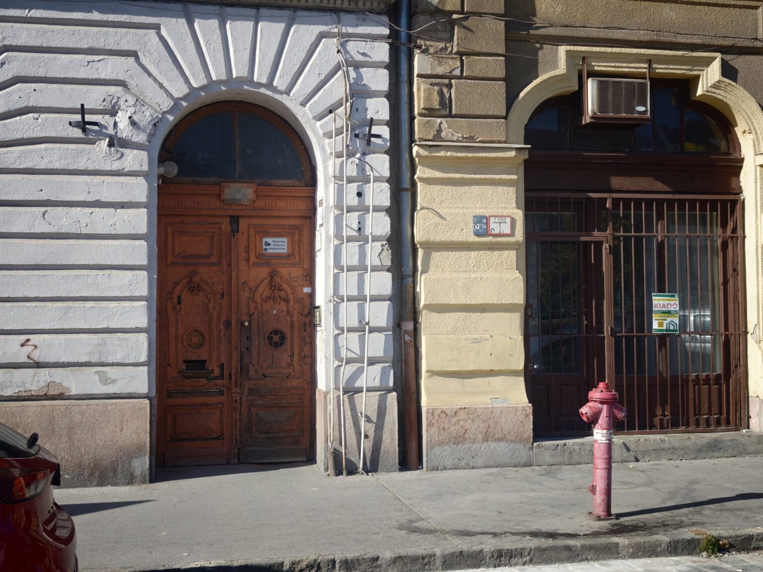 „Őrjöngő narkós söpredék”, miközben védtelenek a társasházak