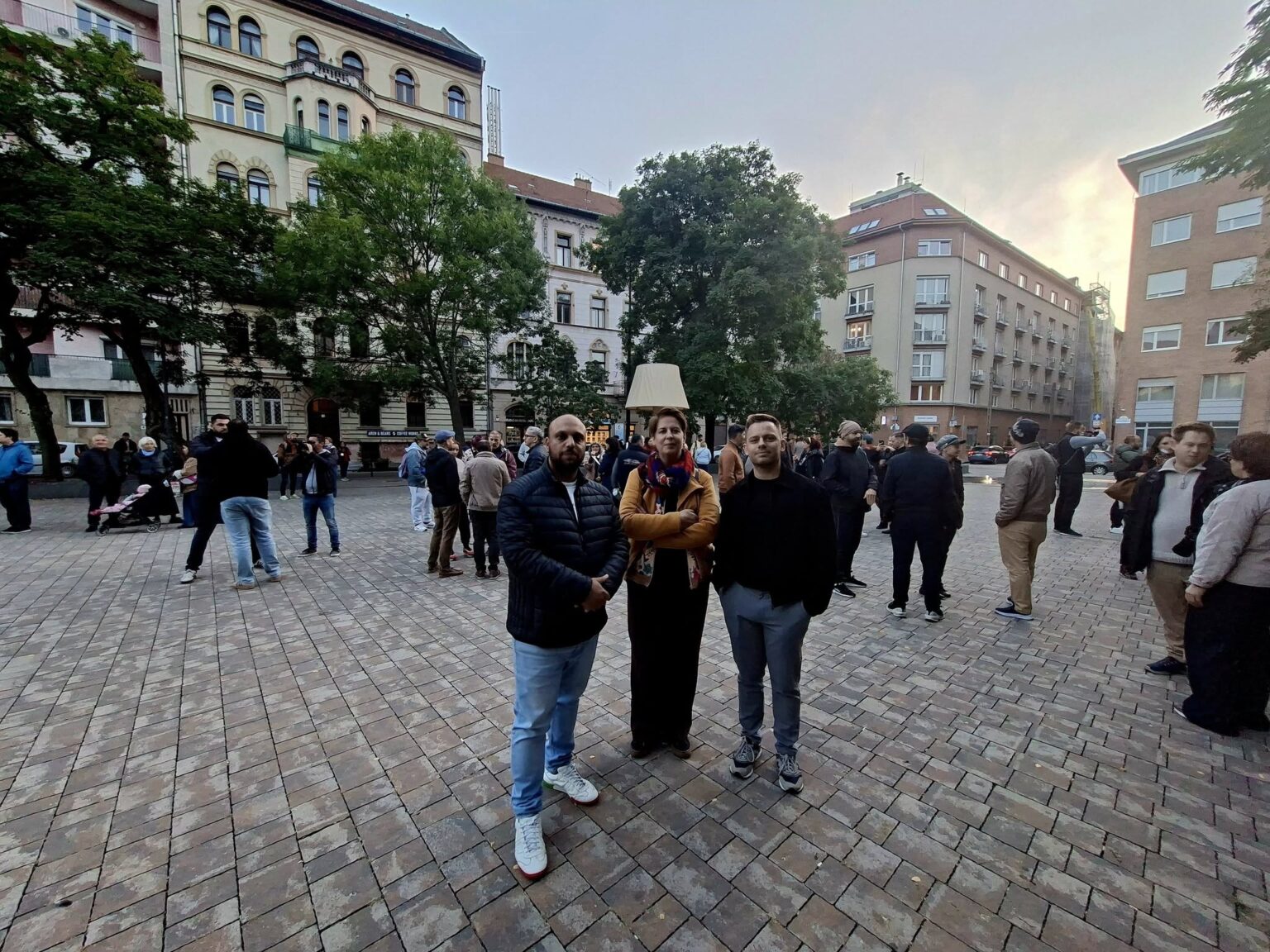 Bódis Kriszta irodájába viszik a közbiztonsági petíciót, a képviselő továbbítja a Belügyminisztériumnak