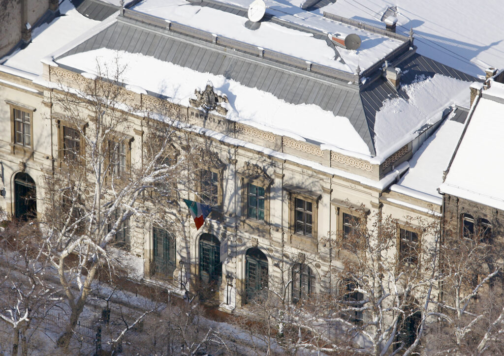 A Budapesti Olasz Kultúrintézet épülete felülről, a Palotanegyedben