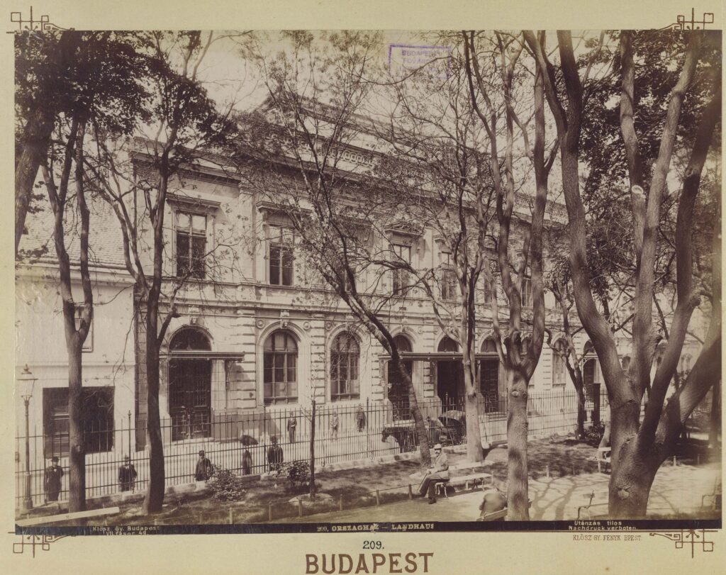 A Sándor (ma Bródy Sándor) utcai Képviselőház épülete 1900 körül