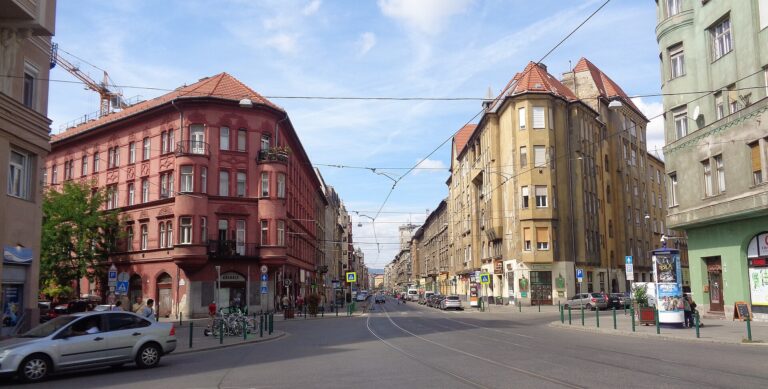 A Népszínház utca a Teleki László tér felől nézve